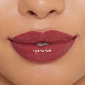 Kylie lip shine
shade: berry mauve (341 a whole lewk)